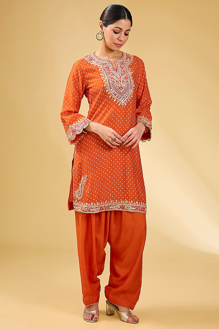 Orange Upada Silk Kashmiri Tilla Embroidered Short Kurta Set by Sheetal Batra at Pernia's Pop Up Shop