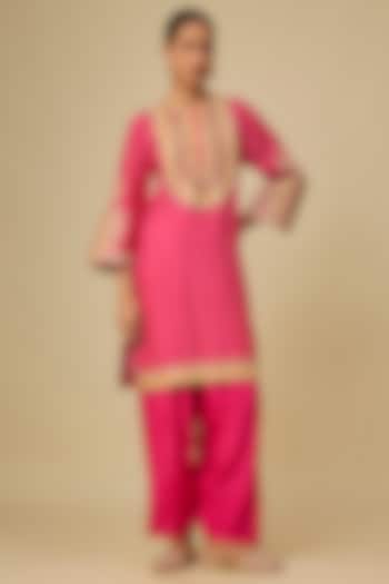 Pink Upada Silk Kashmiri Tilla Embroidered Kurta Set by Sheetal Batra at Pernia's Pop Up Shop