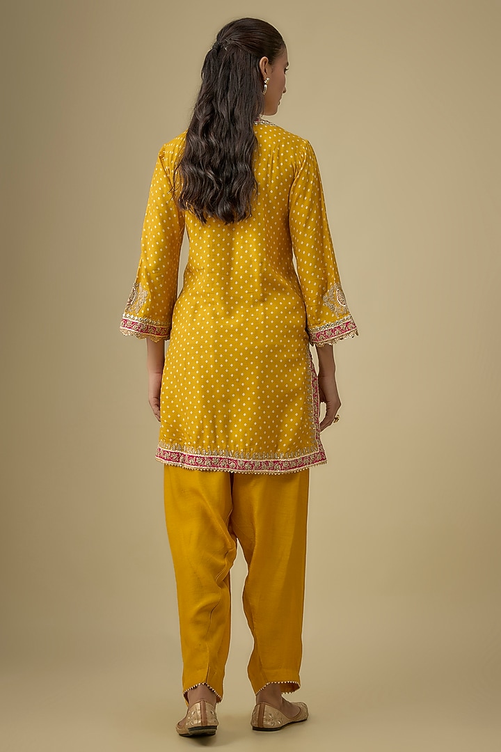Mustard Yellow Upada Silk Kashmiri Tilla Embroidered Short Kalidar Kurta Set by Sheetal Batra at Pernia's Pop Up Shop