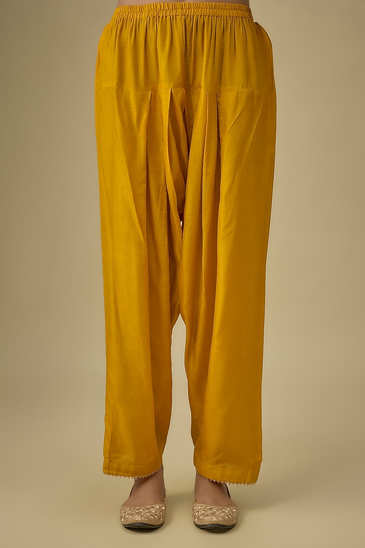 Mustard Yellow Upada Silk Kashmiri Tilla Embroidered Short Kalidar Kurta Set by Sheetal Batra at Pernia's Pop Up Shop