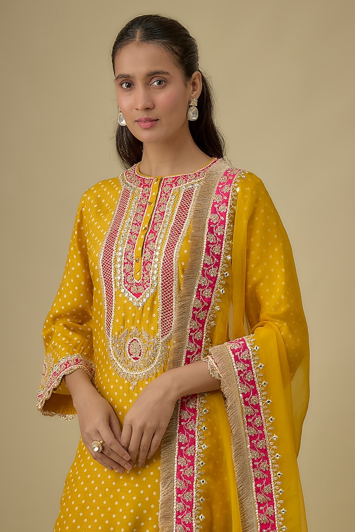 Mustard Yellow Upada Silk Kashmiri Tilla Embroidered Short Kalidar Kurta Set by Sheetal Batra at Pernia's Pop Up Shop