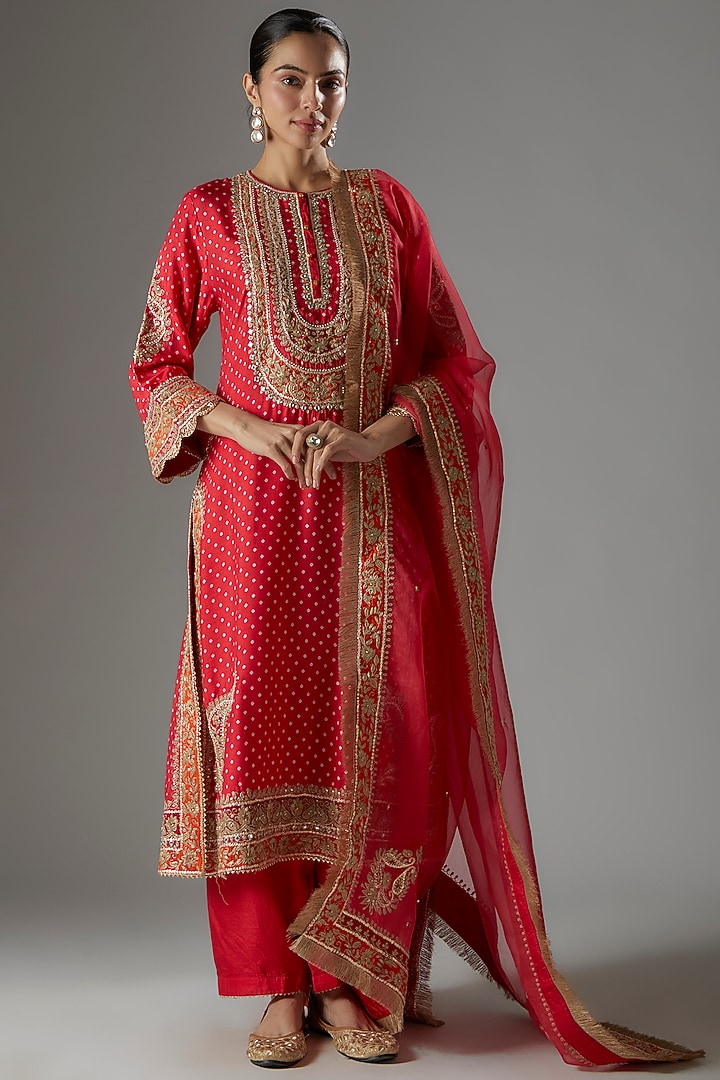 Red Upada Silk Kashmiri Tilla Embroidered & Bandhej Printed Kurta Set by Sheetal Batra at Pernia's Pop Up Shop