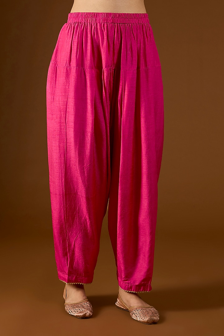 Pink Upada Silk Kashmiri Tilla Embroidered Kurta Set by Sheetal Batra at Pernia's Pop Up Shop