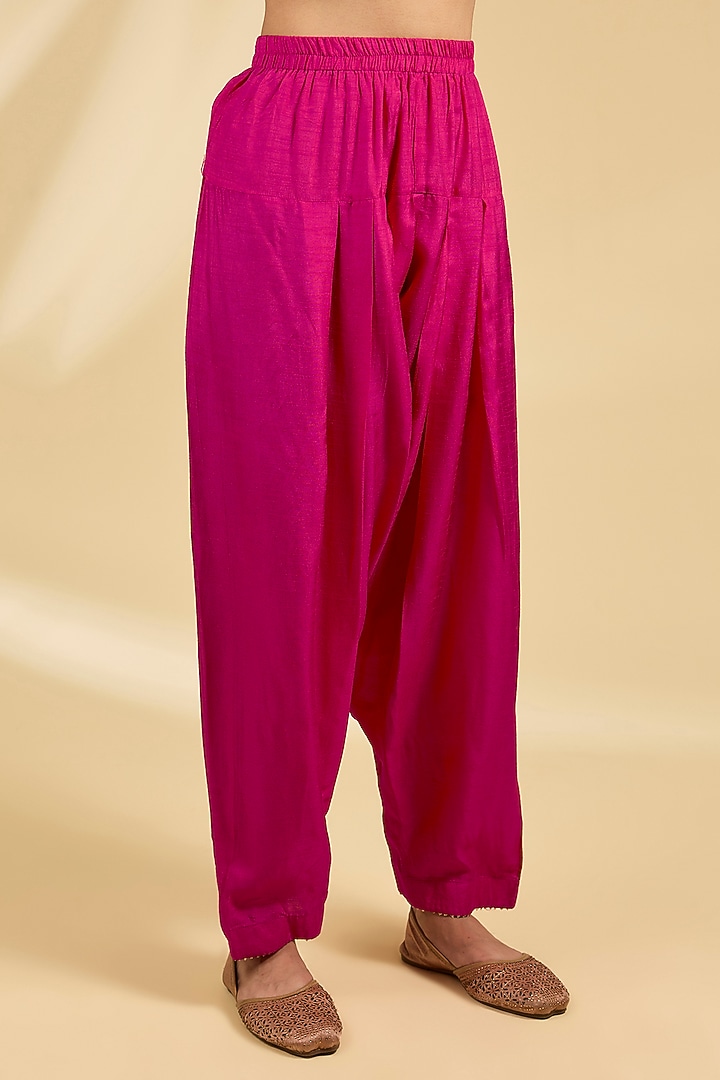Pink Upada Silk Bandhani Printed & Sequins Embroidered Kurta Set by Sheetal Batra at Pernia's Pop Up Shop