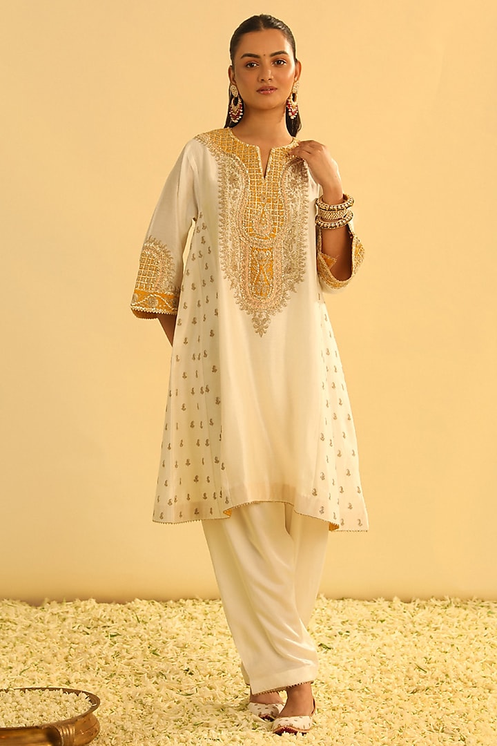 Daisy Ivory Silk Chanderi Kashmiri Tilla Embroidered Kurta Set by Sheetal Batra at Pernia's Pop Up Shop