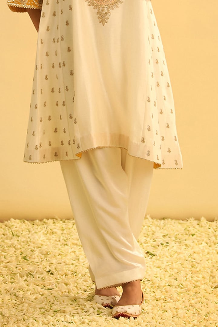 Daisy Ivory Silk Chanderi Kashmiri Tilla Embroidered Kurta Set by Sheetal Batra at Pernia's Pop Up Shop