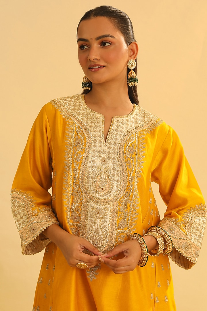 Mustard Silk Chanderi Kashmiri Tilla Embroidered Kurta Set by Sheetal Batra at Pernia's Pop Up Shop