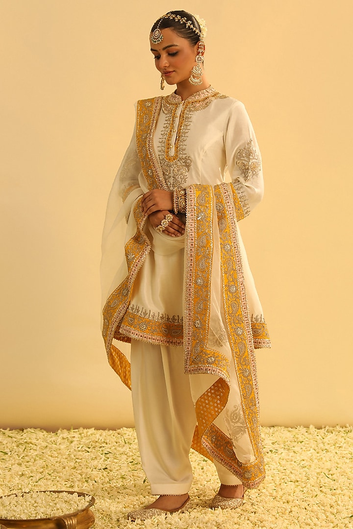 Daisy Ivory Silk Chanderi Kashmiri Tilla Embroidered Kurta Set by Sheetal Batra at Pernia's Pop Up Shop