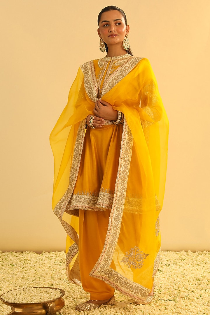 Mustard Silk Chanderi Kashmiri Tilla Embroidered Kurta Set by Sheetal Batra at Pernia's Pop Up Shop