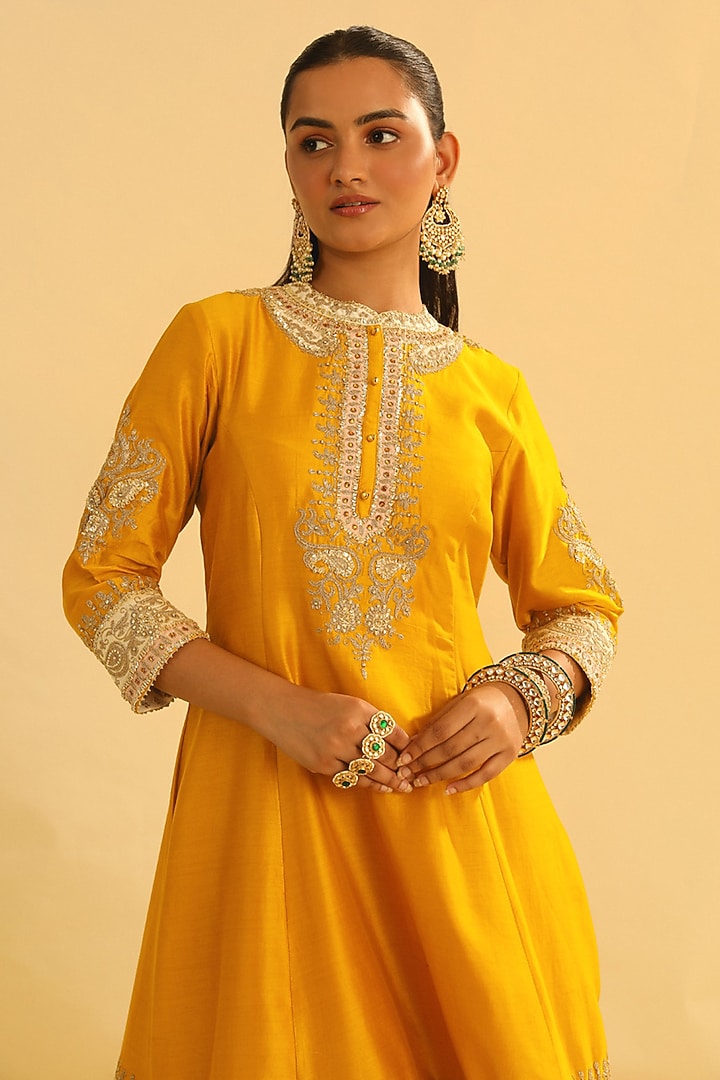 Mustard Silk Chanderi Kashmiri Tilla Embroidered Kurta Set by Sheetal Batra at Pernia's Pop Up Shop