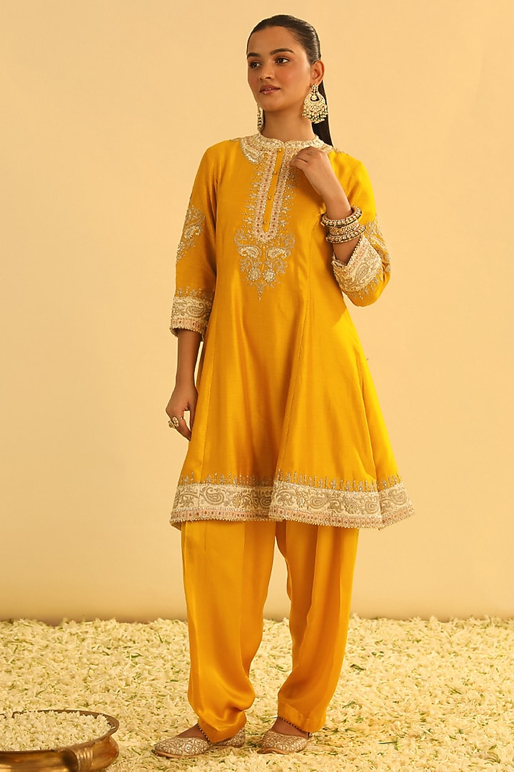Mustard Silk Chanderi Kashmiri Tilla Embroidered Kurta Set by Sheetal Batra at Pernia's Pop Up Shop