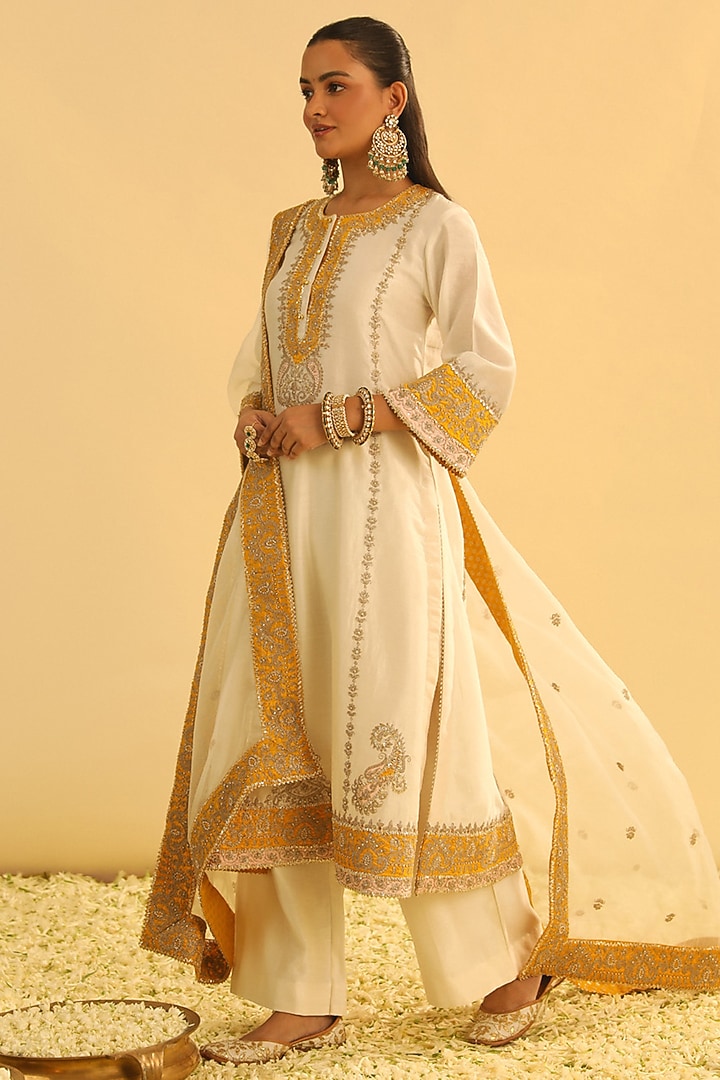 Daisy Ivory Silk Chanderi Kashmiri Tilla Embroidered Kurta Set by Sheetal Batra at Pernia's Pop Up Shop