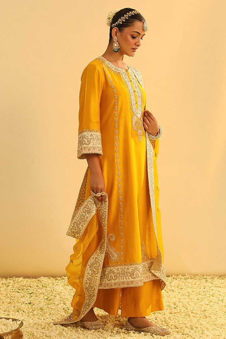Mustard Silk Chanderi Kashmiri Tilla Embroidered Kurta Set by Sheetal Batra at Pernia's Pop Up Shop