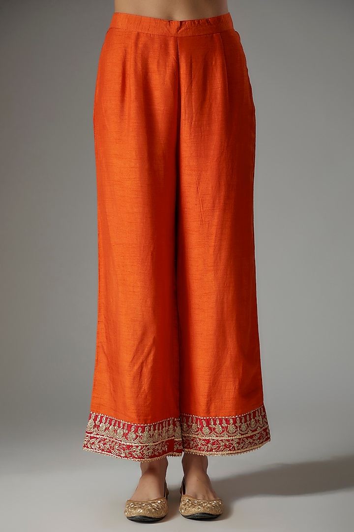Orange Upada Silk Kashmiri Tilla Embroidered & Bandhej Printed Kurta Set by Sheetal Batra at Pernia's Pop Up Shop