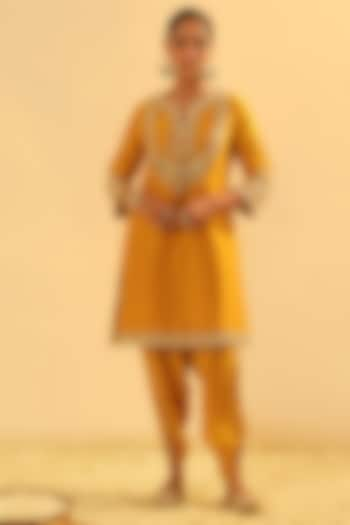 Mustard Silk Chanderi Kashmiri Tilla Embroidered Short Kurta Set by Sheetal Batra