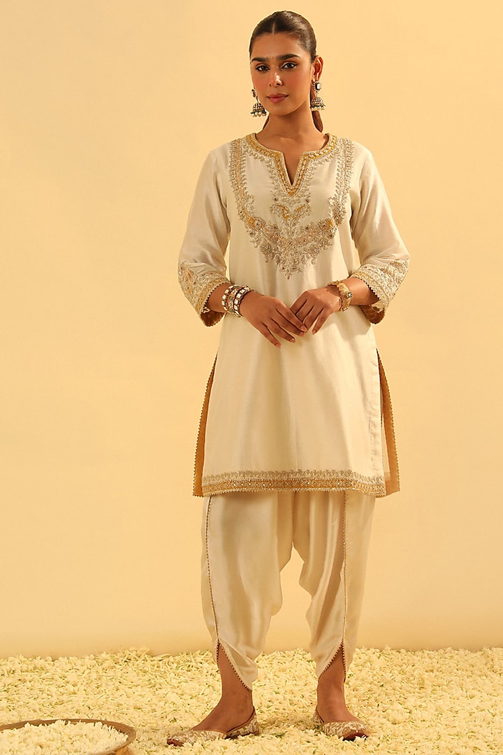 Daisy Ivory Silk Chanderi Kashmiri Tilla Embroidered Short Kurta Set by Sheetal Batra at Pernia's Pop Up Shop