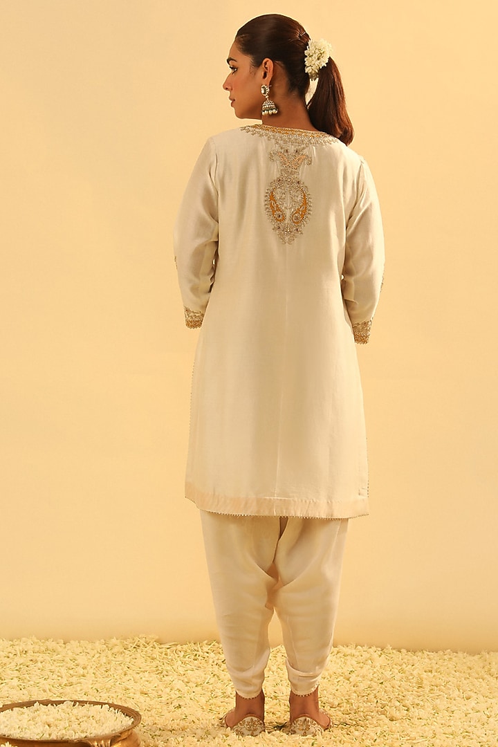 Daisy Ivory Silk Chanderi Kashmiri Tilla Embroidered Short Kurta Set by Sheetal Batra at Pernia's Pop Up Shop