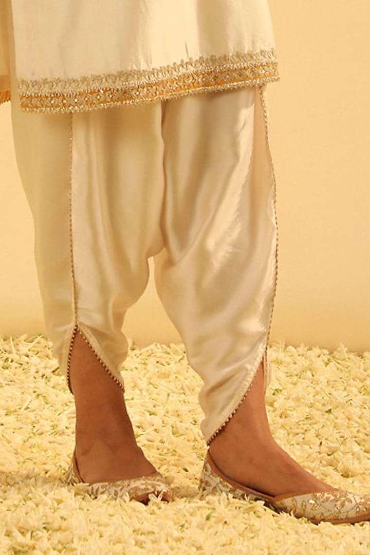 Daisy Ivory Silk Chanderi Kashmiri Tilla Embroidered Short Kurta Set by Sheetal Batra at Pernia's Pop Up Shop