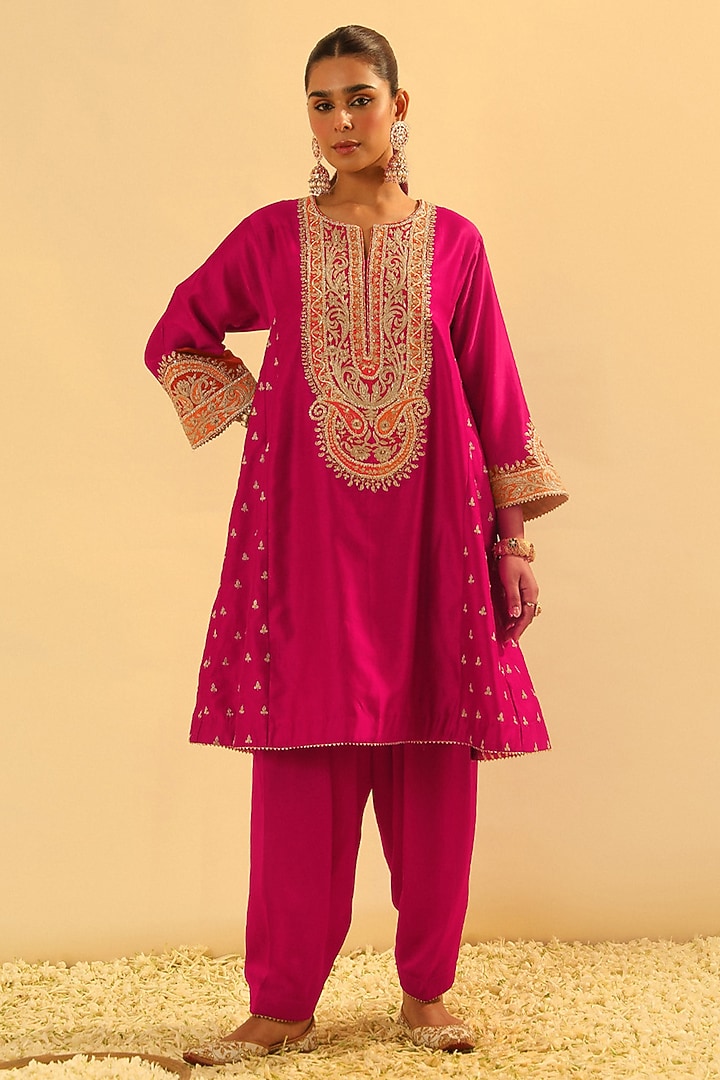 Hot Pink Silk Chanderi Kashmiri Tilla Embroidered Kalidar Kurta Set by Sheetal Batra at Pernia's Pop Up Shop