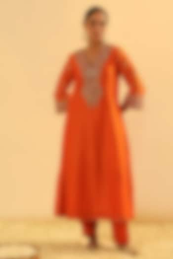 Orange Silk Chanderi Kashmiri Tilla Embroidered A-Line Kurta Set by Sheetal Batra at Pernia's Pop Up Shop