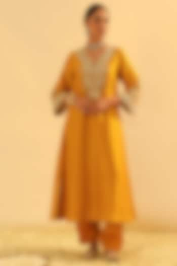 Mustard Silk Chanderi Kashmiri Tilla Embroidered A-Line Kurta Set by Sheetal Batra at Pernia's Pop Up Shop