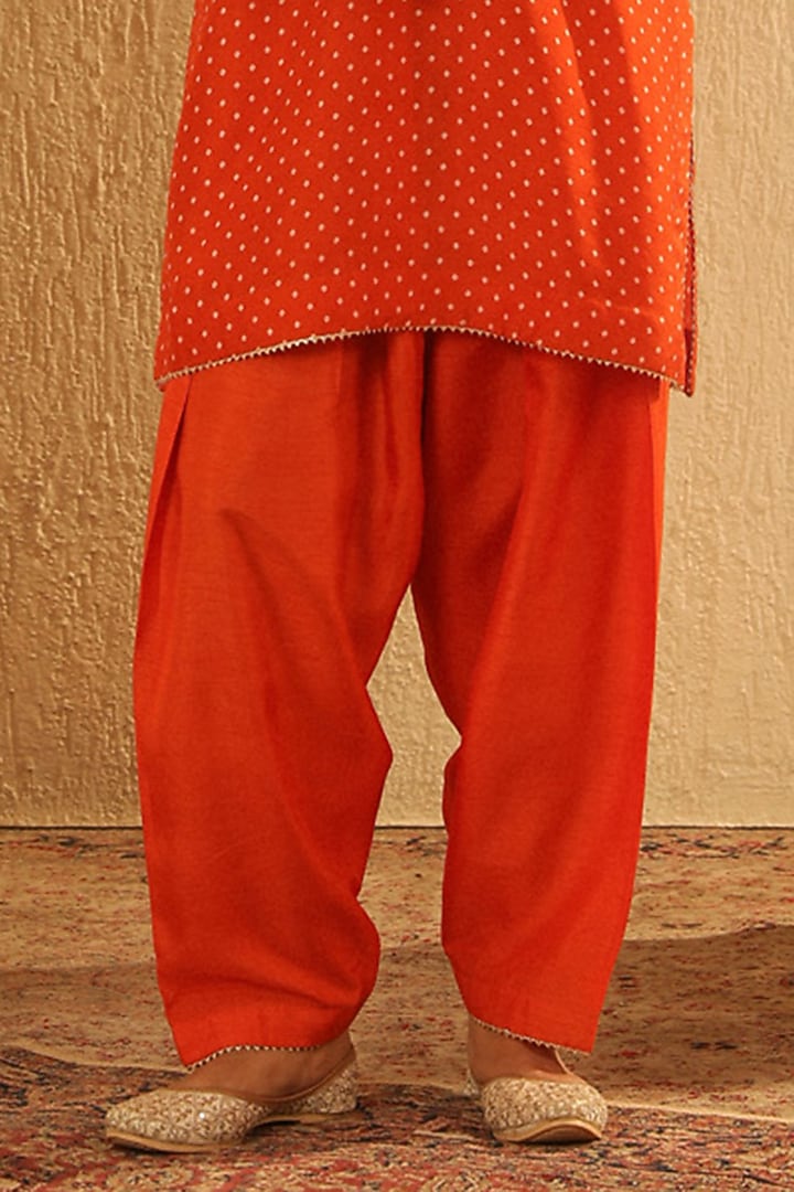 Orange Upada Silk Pearl Embellished Bandhej Short Kurta Set by Sheetal Batra at Pernia's Pop Up Shop