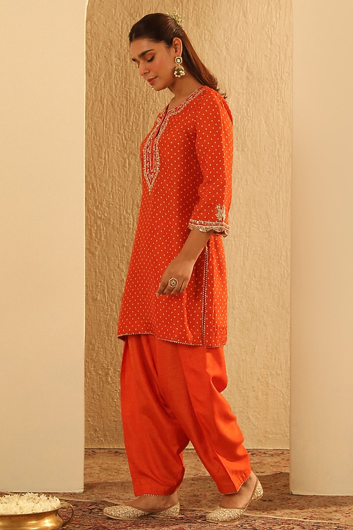 Orange Upada Silk Pearl Embellished Bandhej Short Kurta Set by Sheetal Batra at Pernia's Pop Up Shop