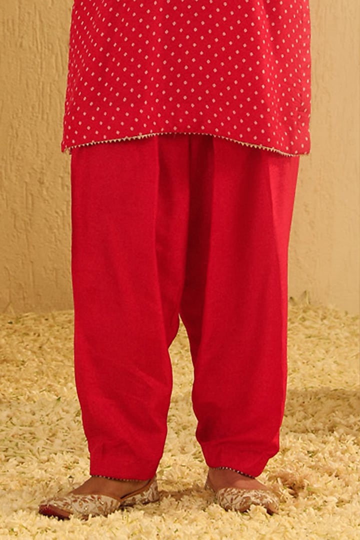 Red Upada Silk Pearl Embellished Bandhej Kurta Set by Sheetal Batra at Pernia's Pop Up Shop