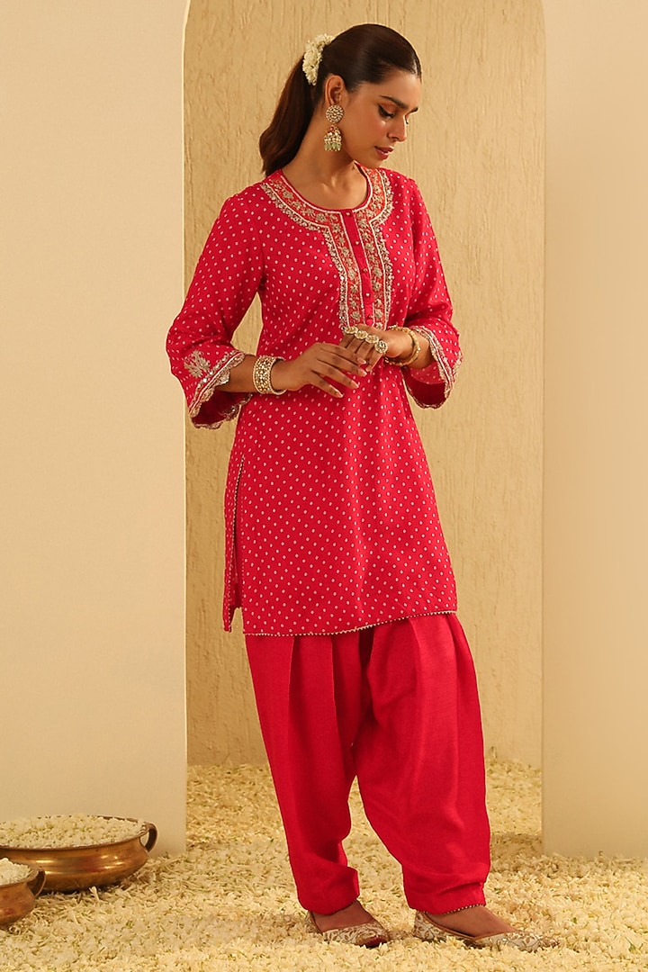 Red Upada Silk Pearl Embellished Bandhej Kurta Set by Sheetal Batra at Pernia's Pop Up Shop