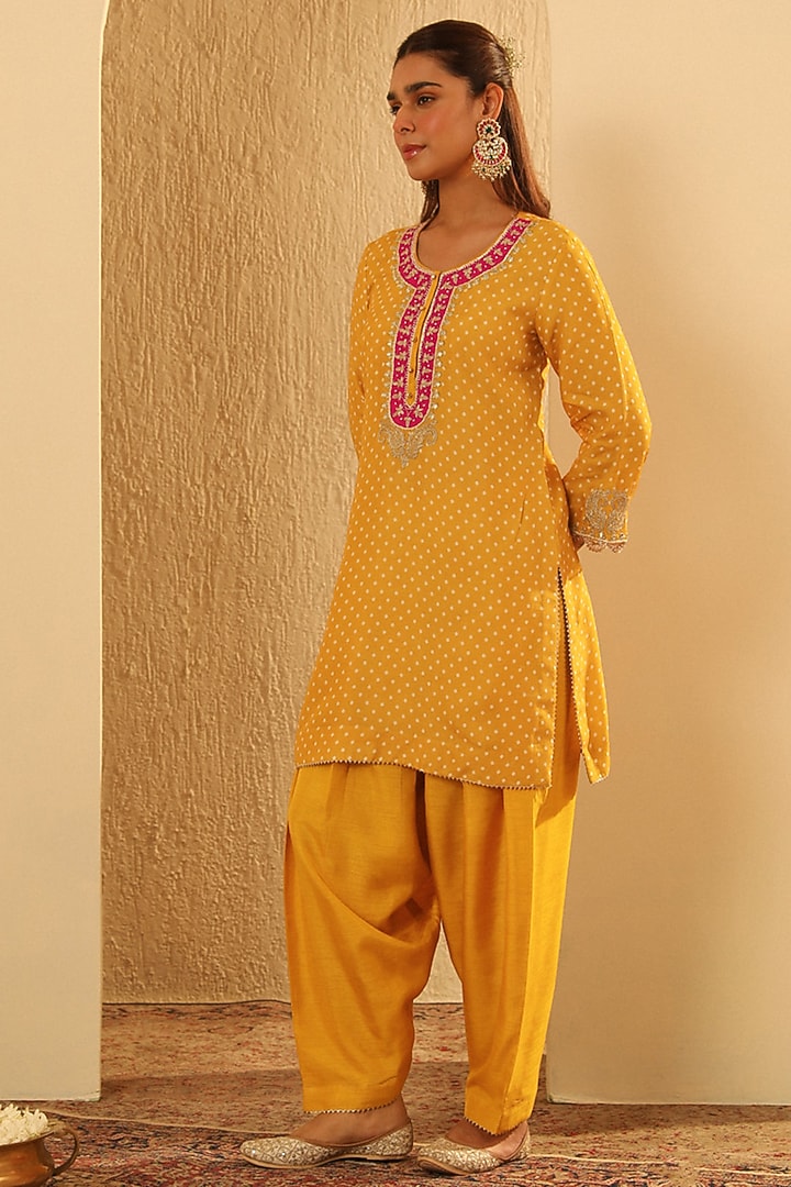 Mustard Upada Silk Pearl Embellished Bandhej Kurta Set by Sheetal Batra at Pernia's Pop Up Shop