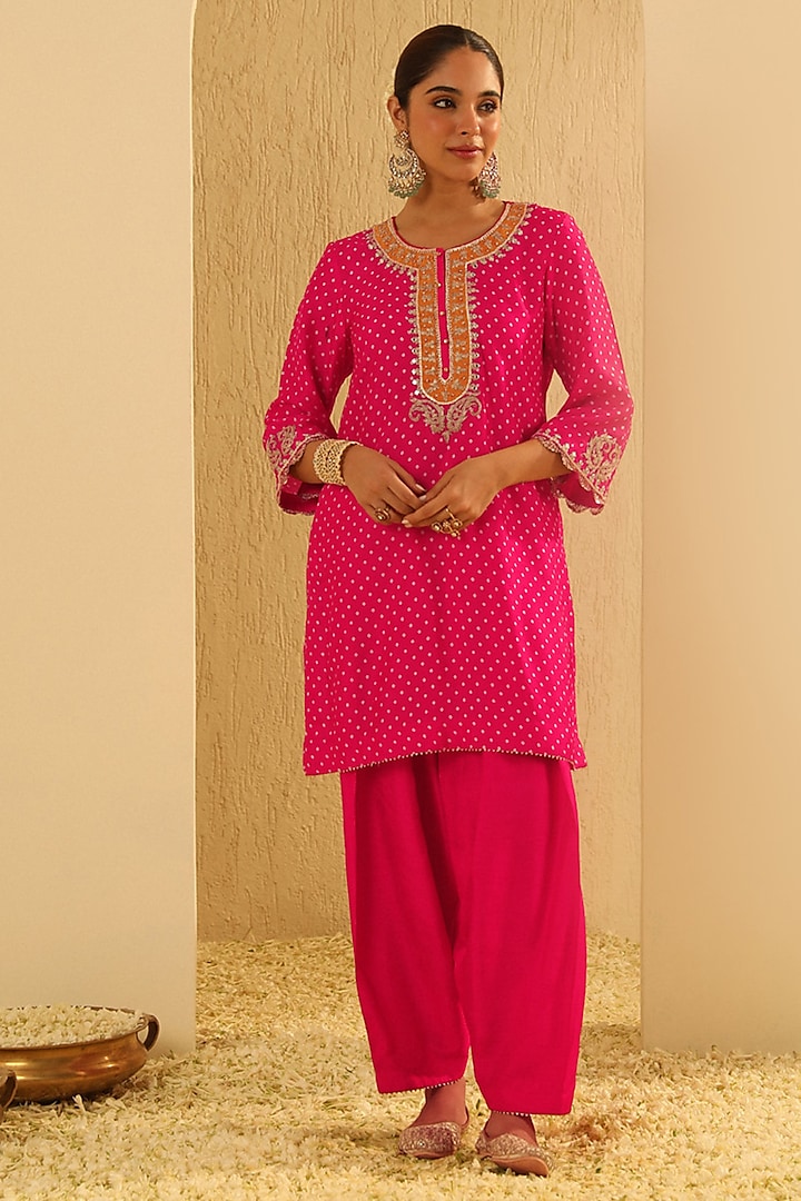 Hot Pink Upada Silk Pearl Embellished Bandhej Short Kurta Set by Sheetal Batra at Pernia's Pop Up Shop