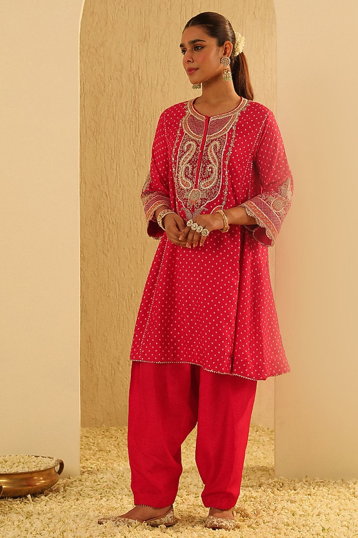 Red Upada Silk Pearl Embellished Bandhej Short Choga Kurta Set by Sheetal Batra at Pernia's Pop Up Shop