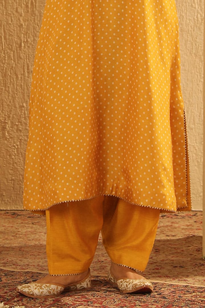 Mustard Upada Silk Pearl Embellished Bandhej Long Choga Kurta Set by Sheetal Batra at Pernia's Pop Up Shop
