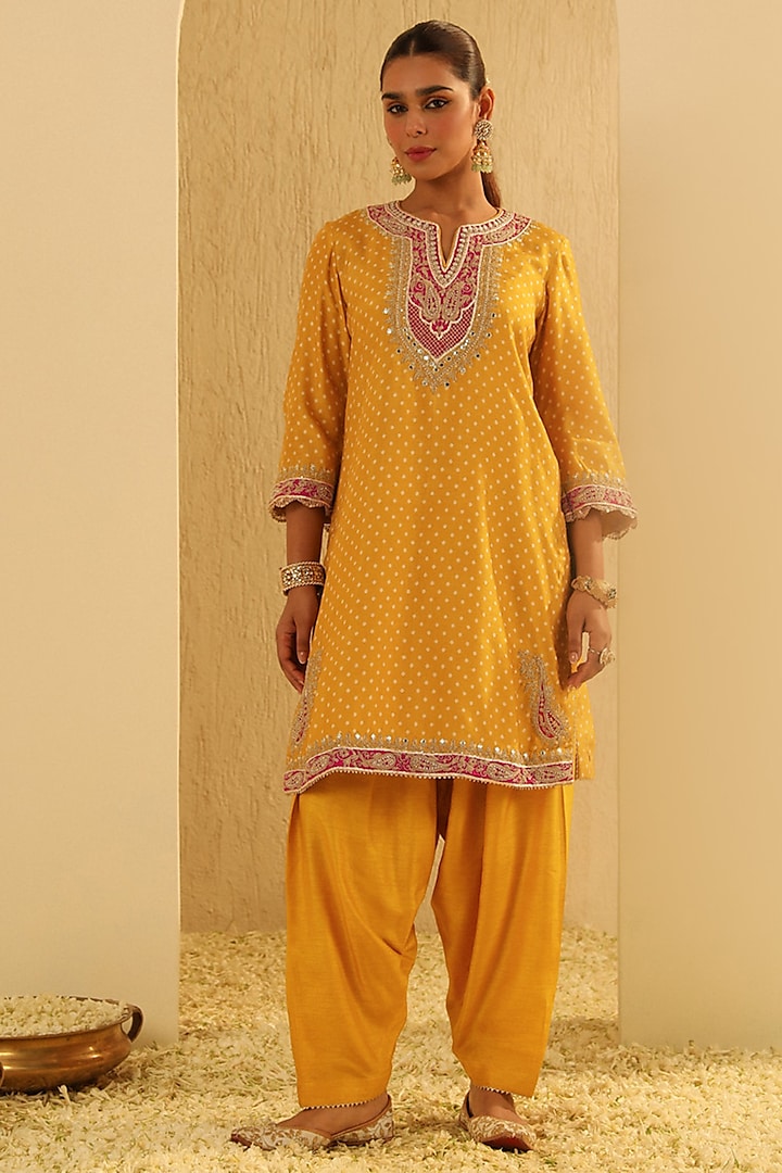 Mustard Upada Silk Pearl Embellished Bandhej Short Kurta Set by Sheetal Batra at Pernia's Pop Up Shop