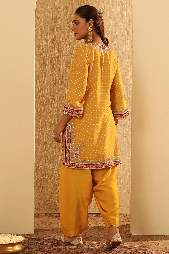 Mustard Upada Silk Sequin Embellished Bandhej Short Kurta Set by Sheetal Batra at Pernia's Pop Up Shop