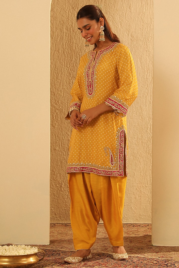 Mustard Upada Silk Sequin Embellished Bandhej Short Kurta Set by Sheetal Batra at Pernia's Pop Up Shop