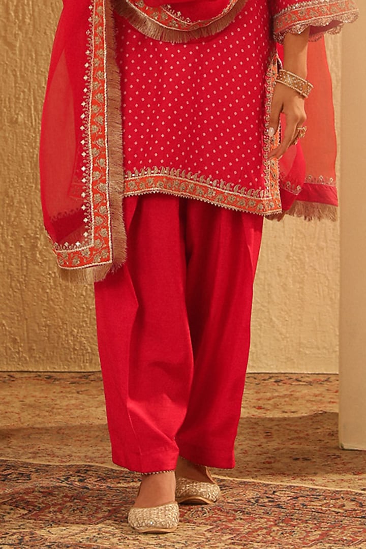 Red Upada Silk Sequin Embellished Bandhej Short Kurta Set by Sheetal Batra at Pernia's Pop Up Shop