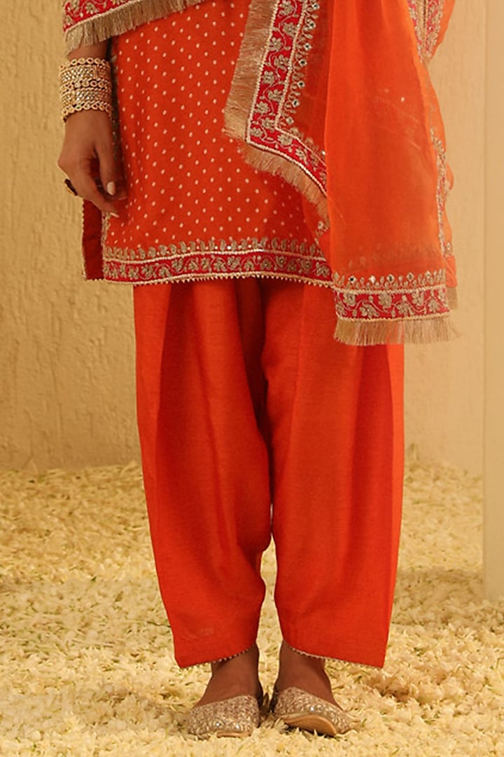 Orange Upada Silk Sequin Embellished Bandhej Short Kurta Set by Sheetal Batra at Pernia's Pop Up Shop