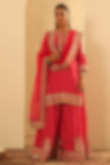 Red Upada Silk Kashmiri Tilla Embroidered Bandhej Wedding Sharara Set by Sheetal Batra at Pernia's Pop Up Shop