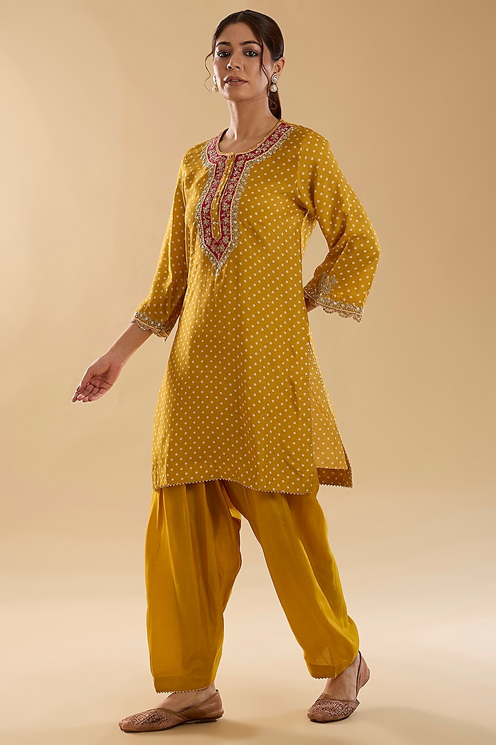 Mustard Upada Silk Kashmiri Tilla Embroidered Kurta Set by Sheetal Batra at Pernia's Pop Up Shop