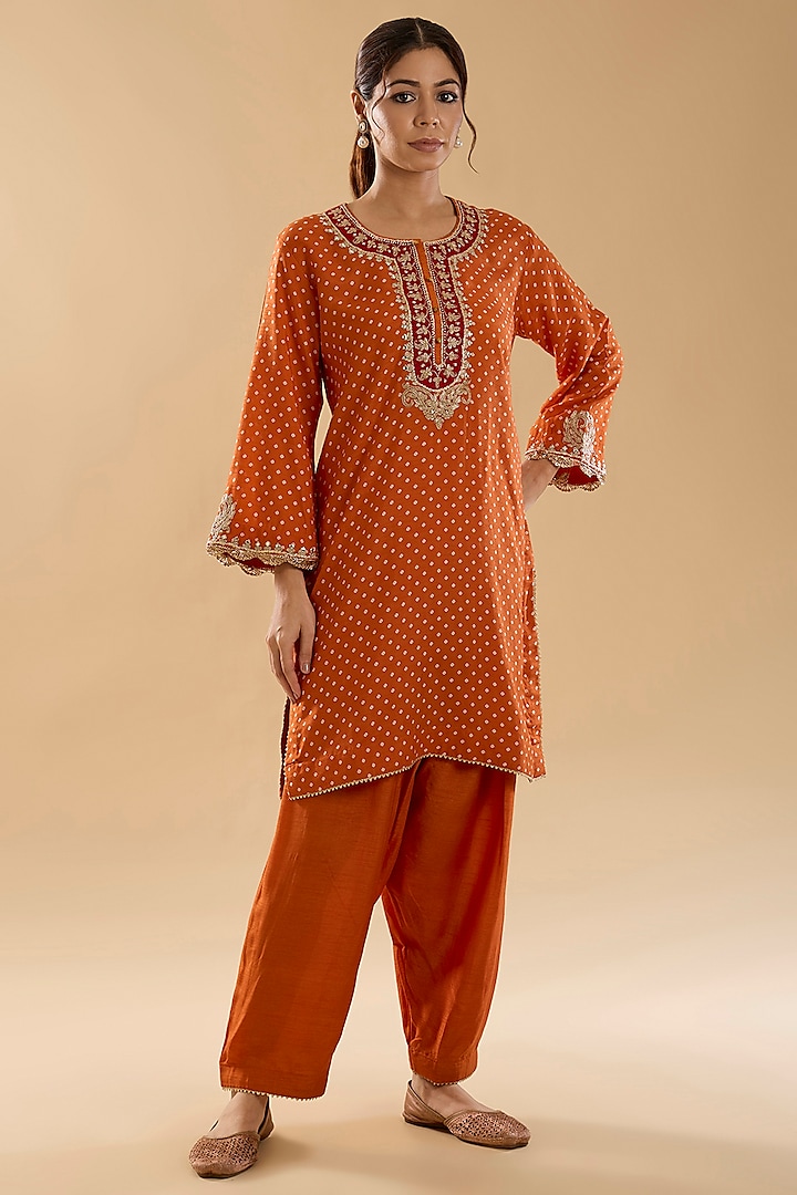 Orange Upada Silk Kashmiri Tilla Embroidered Kurta Set by Sheetal Batra at Pernia's Pop Up Shop