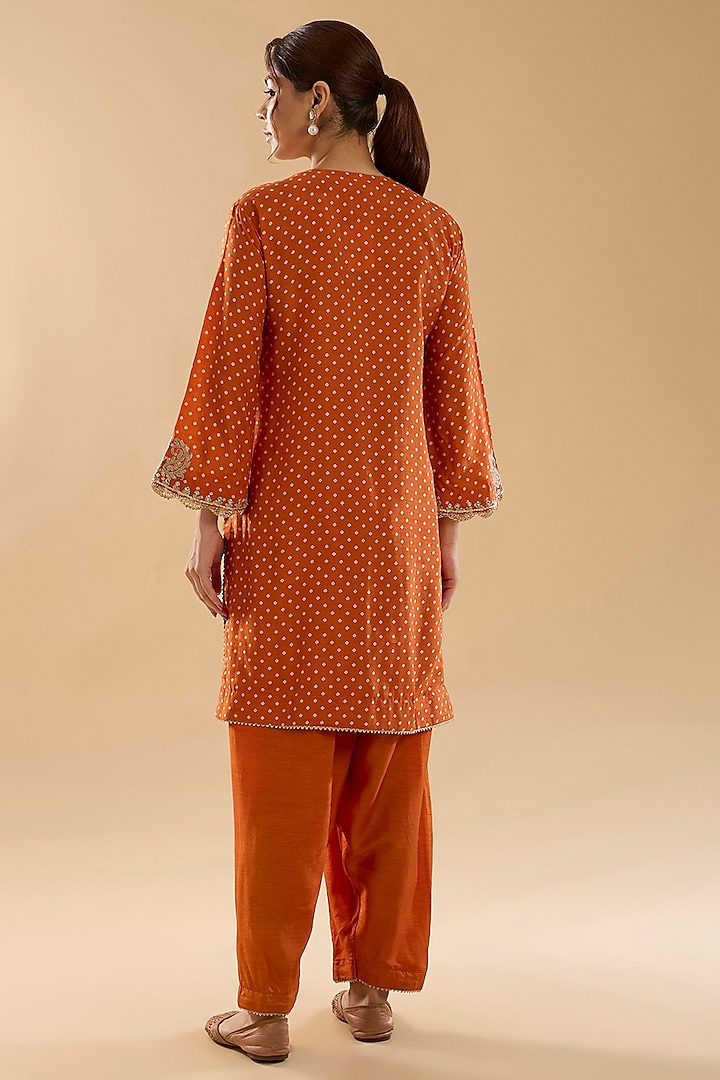 Orange Upada Silk Kashmiri Tilla Embroidered Kurta Set by Sheetal Batra at Pernia's Pop Up Shop