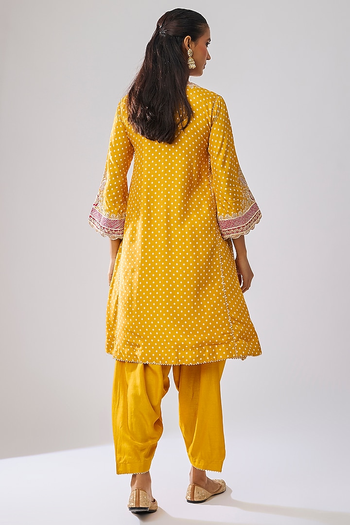 Yellow Upada Silk Kashmiri Tilla Embroidered Kurta Set by Sheetal Batra at Pernia's Pop Up Shop
