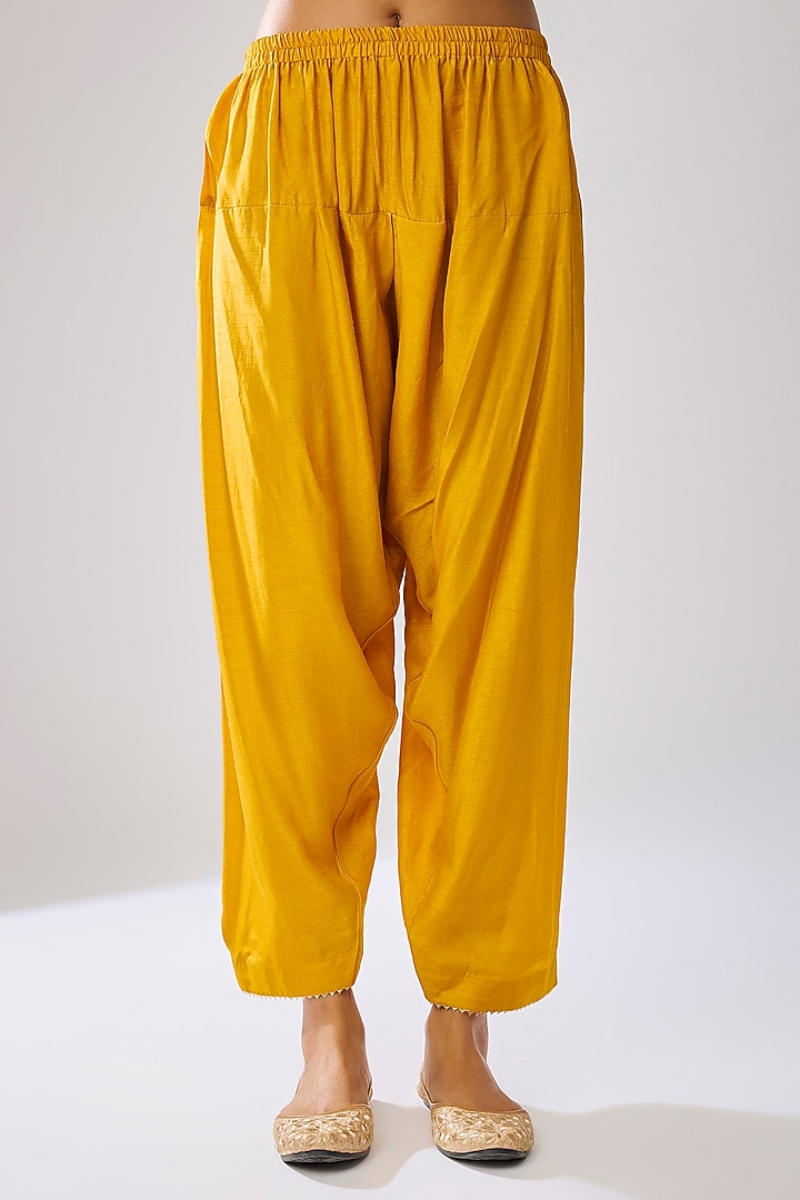 Yellow Upada Silk Kashmiri Tilla Embroidered Kurta Set by Sheetal Batra at Pernia's Pop Up Shop