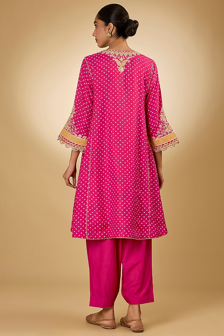 Pink Upada Silk Kashmiri Tilla Embroidered Bandhani Kurta Set by Sheetal Batra at Pernia's Pop Up Shop