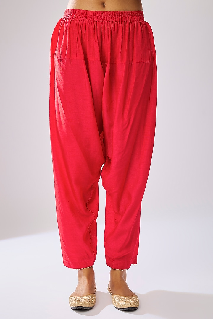 Red Upada Silk Kashmiri Tilla Embroidered Kurta Set by Sheetal Batra at Pernia's Pop Up Shop