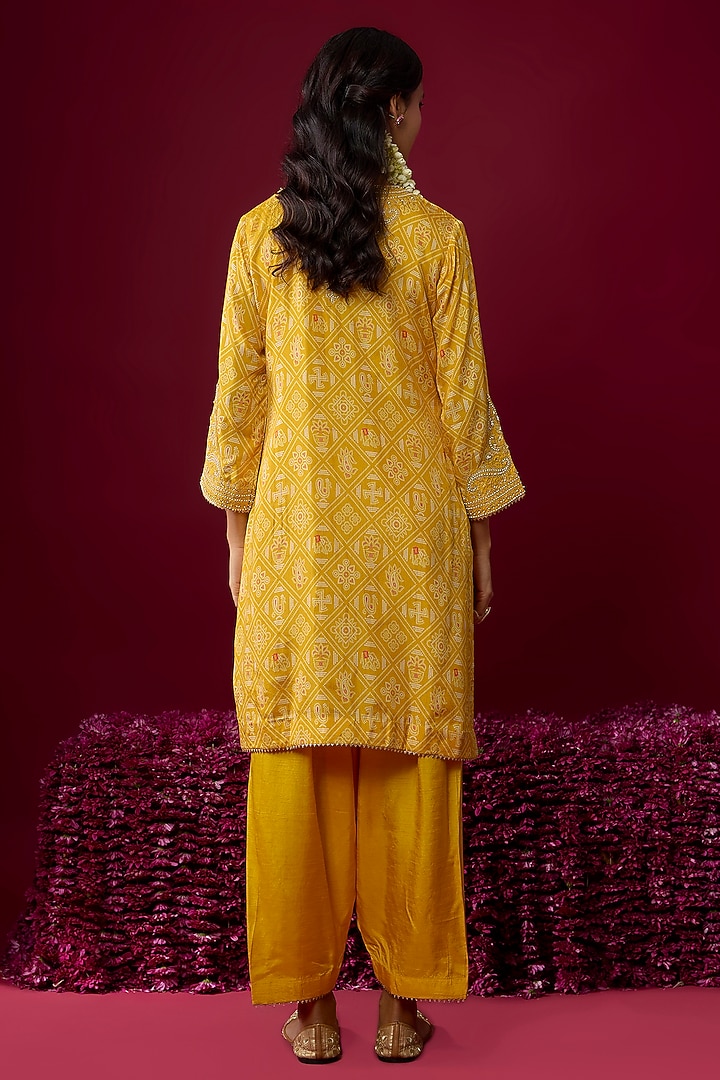 Mustard Yellow Upada Silk Aari Tilla Embroidered Kurta Set by Sheetal Batra at Pernia's Pop Up Shop