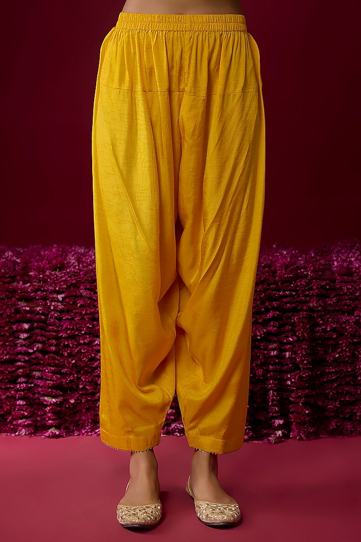 Mustard Yellow Upada Silk Aari Tilla Embroidered Kurta Set by Sheetal Batra at Pernia's Pop Up Shop