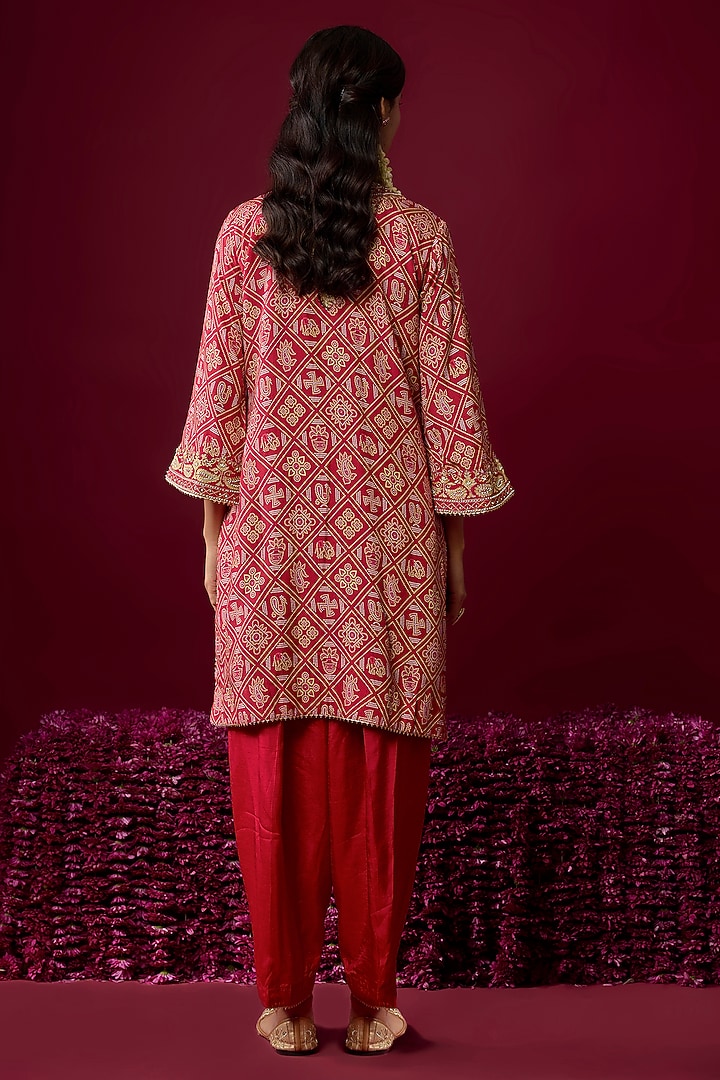 Deep Red Upada Silk Aari Tilla Embroidered Kurta Set by Sheetal Batra at Pernia's Pop Up Shop
