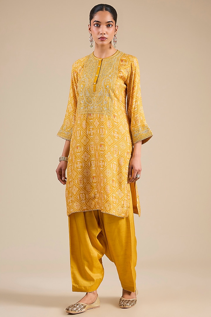 Mustard Upada Silk Sequins Embroidered Kurta Set by Sheetal Batra at Pernia's Pop Up Shop